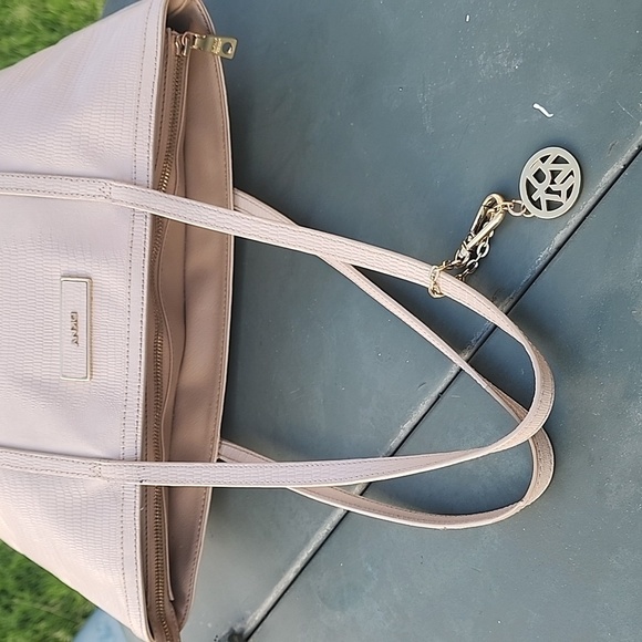 DKNY Croc Embossed Cream Leather Tote Bag with Tag - Picture 8 of 13